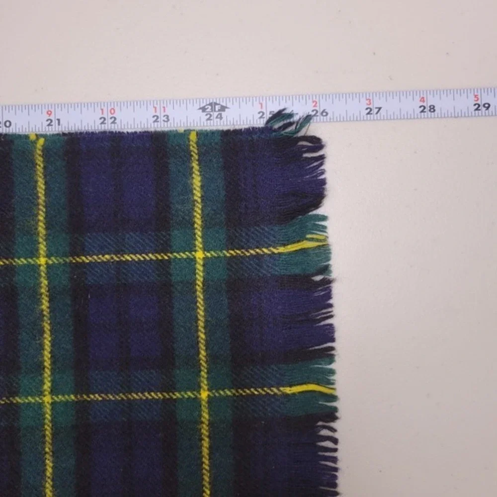Highlands 100 Pure New Wool Scarf Made in Scotland Tartan Plaid‎ Fringe